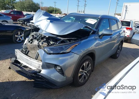 2023 Toyota Highlander Xle z USA, uszkodzony, nr VIN 5TDKDRAH2PS036821